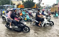 Triều cường tại TP Hồ Chí Minh vượt đỉnh lịch sử, nhiều khu vực ngập trong biển nước