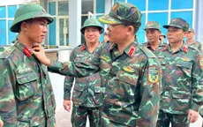 Chia sẻ mất mát với người thân của gia đình các nạn nhân do bão tại Gia Lai