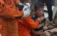 Cứu sống một trong ba người bị sóng cuốn mất tích ở biển Lý Sơn