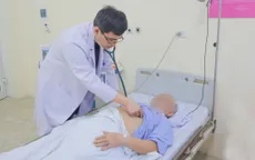 Cụ ông 80 tuổi ngừng thở khi chơi cờ, được cứu sống nhờ thay van tim qua da