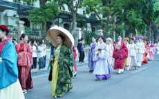 Diễu hành trình diễn áo dài tôn vinh di sản Việt lớn nhất từ trước tới nay