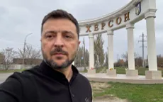 Tổng thống Ukraine Zelensky thăm thành phố tiền tuyến Kherson bị ném bom dữ dội 