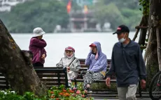 Bắc Bộ nắng hanh, Nam Bộ mưa dông về chiều tối