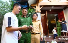 Công an TP Hà Nội đến từng hộ dân hướng dẫn làm sạch dữ liệu GPLX, đăng ký xe