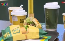 Đến Vạn lý trường thành thưởng thức bánh mì Việt Nam