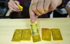  Giá vàng tiếp tục giảm mạnh