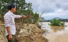 Sạt lở ven sông Hương gây ảnh hưởng hàng chục hộ dân