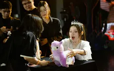 Fan meeting: Không gian kết nối của nghệ sĩ trẻ Việt