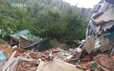 Quảng Trị: Sập nhà dân, 11 hộ liền kề bị hở móng, di tản người khẩn cấp