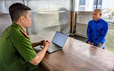 Bắt kẻ 2 lần xâm hại con gái 7 tuổi của bạn nhậu