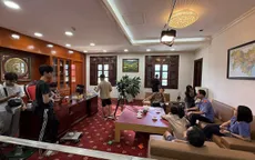 Hậu trường thiết kế bối cảnh “Lằn ranh”: Tỉ mỉ từng biển tên đến ánh sáng căn phòng