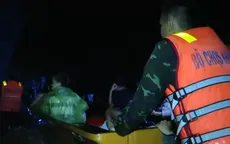 Khánh Hòa sơ tán trong đêm hơn 1.100 hộ dân vùng lũ đến nơi an toàn