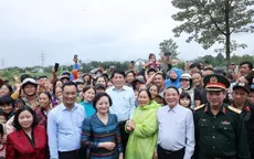 Chủ tịch nước Lương Cường thăm hỏi bà con vùng lũ xã Gò Nổi của Đà Nẵng