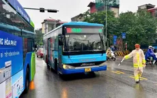 Hà Nội: Xử lý nhiều xe buýt đi sai luồng tuyến gây ùn ứ tại khu vực phía Bắc Cầu Chương Dương