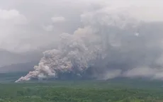 Núi Semeru phun trào, phủ tro bụi nhiều ngôi làng