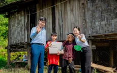 Tổng Giám đốc Samsung Việt Nam ghé thăm cậu bé mồ côi tại Thái Nguyên