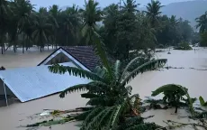 Nhiều khu vực ở Đắk Lắk nước ngập tới mái nhà, người dân kêu cứu trong đêm