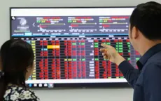 Đóng cửa phiên cuối tuần, VN-Index chìm trong sắc đỏ