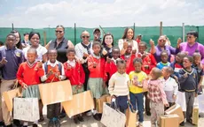 Phu nhân Thủ tướng thăm và tặng quà người dân khu Tsakane ở Nam Phi