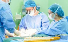 Bệnh nhi 7 tuổi tự đi lại sau 6 năm nhờ kỹ thuật ghép vạt màng xương có cuống mạch