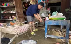 Mọi thứ tan hoang sau lũ, người dân Khánh Hòa tìm mọi cách gượng dậy