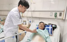 Tự chữa thuốc nam, người đàn ông 61 tuổi suýt mất mạng vì khối u 13kg