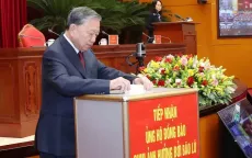 Tổng Bí thư Tô Lâm và các đại biểu quyên góp ủng hộ đồng bào bão lũ