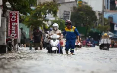 Ứng phó với áp thấp nhiệt đới có nguy cơ thành bão đổ bộ phía Nam