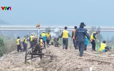 Dự kiến ngày 25/11 thông tuyến đường sắt sau lũ