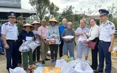 Cảnh sát biển 3 phối hợp trao hàng nghìn suất quà hỗ trợ đồng bào vùng lũ