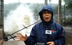 Chuyện tác nghiệp trong tâm lũ của những phóng viên thời sự miền Trung