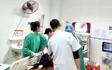 Nội soi cứu sống bé 4 tuổi nuốt kẹp tóc kim loại