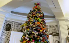 Cây thông Noel đặc biệt biết “kể chuyện” khủng long