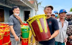 Khoảnh khắc đẹp tuần qua (24-30/11): Tình đồng bào trong mưa lũ