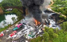 Đà Nẵng: Cháy kho hàng, lửa lan nhanh, phát ra nhiều tiếng nổ lớn