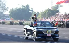 Xe điện Việt Nam nổi bật tại lễ diễu binh, diễu hành kỷ niệm Quốc khánh Lào