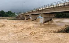 Nhiều trường ở Khánh Hòa cho học sinh nghỉ học vì đường ngập, nước lũ tiếp tục dâng