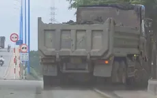 Xử phạt 2 xe ben làm rơi vãi bùn đất trên đường ở Đồng Nai