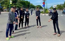 Hỗn chiến do “nhìn đểu”, 10 đối tượng bị tạm giam