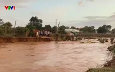 Lũ cuốn trôi đường dân sinh, 13 hộ dân ở Lâm Đồng bị cô lập