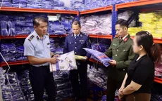 Thu giữ gần 6.500 bộ quần áo thể thao nghi giả nhãn hiệu nổi tiếng