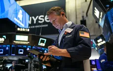 Phố Wall nhuộm sắc đỏ