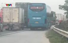 Mạnh tay xử lý xe ô tô đi vào làn dừng xe khẩn cấp