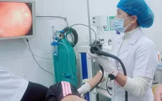 Gắp dị vật 12cm mắc ở thực quản: Cảnh báo nguy hiểm khi ăn