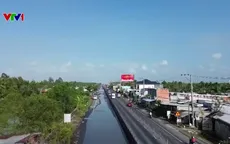 Quốc lộ 1A qua TP Cần Thơ hư hỏng nặng, nguy hiểm cho người đi đường