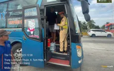 Cao điểm xử lý xe khách trên cao tốc: phát hiện hàng loạt vi phạm trong ngày đầu ra quân