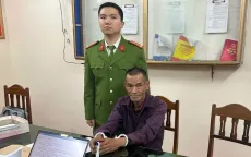 Dùng súng AK đe dọa, cướp tài sản của người đi đãi vàng