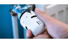 Vì sao không nên bật máy sưởi suốt đêm?