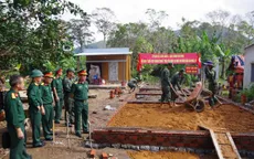 Binh chủng Đặc công tăng tốc xây nhà, hỗ trợ dân vùng lũ Khánh Hòa - Đắk Lắk