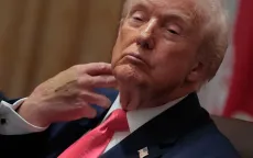 Miếng gạc y tế trên mu bàn tay của Tổng thống Trump làm dấy lên nhiều đồn đoán